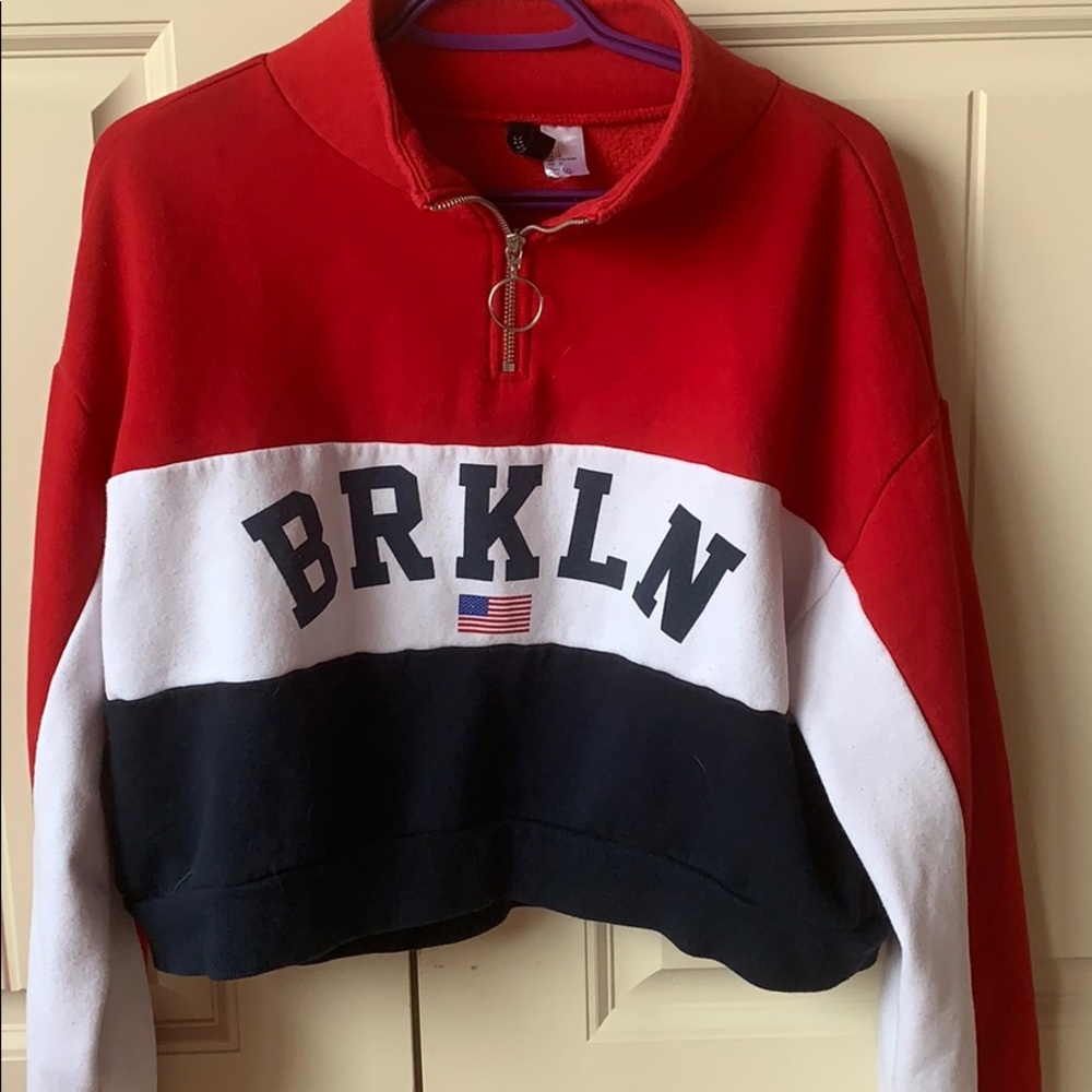 STAND UP COLLAR BRKLYN “BROOKLYN”  SWEATSHIRT